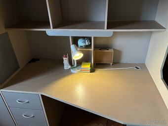 Poschodová posteľ s pracovným stolom a úložným systémom - 2