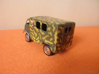 stará hračka - plechová vojenská sanita Tatra 805 Omnia 1969 - 2