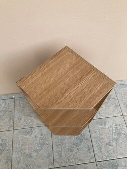 Predám rohové pličky vo vzore dub. - 2