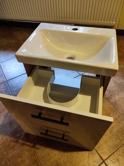 Skrinka s umývadlom - 2