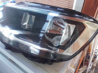 Predne svetlo  lave na VW-T6. - 2