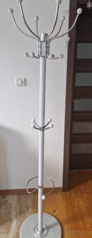 Stojaci vesiak - 2