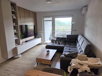 NA PREDAJ PRIESTRANNÝ 2-IZBOVý BYT S LODŽIOU A... - 2