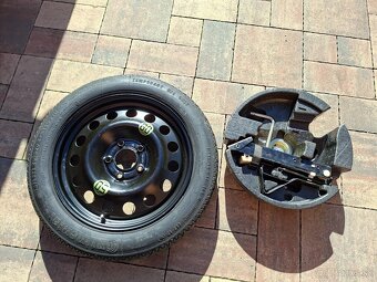 Predám rezervné koleso úzken Bmw-3,-5,- spolu zdvihákom-R17 - 2