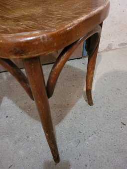 Predam starozitnu drevenu stolicku - 2