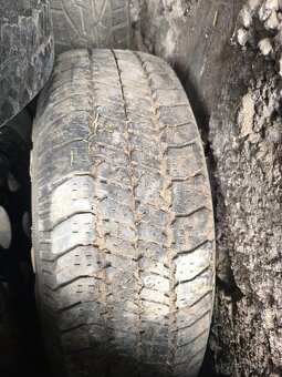 Predám pneu 235/70r16 - 2