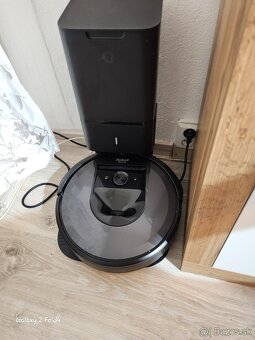 Robotický vysávač iRobot Roomba i7+ - 2