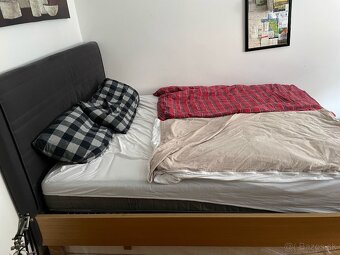 Posteľ s matracom - 2