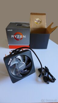 Originálny chladič AMD Wraith Prism RGB (z Ryzen 9 3900X) - 2
