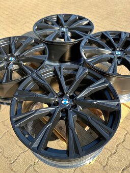 🟦 BMW R22 originálne disky 758i – X7 G07 – TOP stav - 2