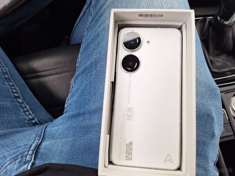 ASUS Zenfone 10 - 2