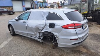Predám Ford Mondeo 2.0 110 KW, ACC,LED Kamera, ťažné, manuál - 2