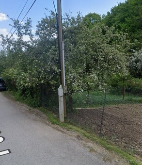 POSLEDNÝ Exkluzívny pozemok v nadhernej tichej lokalite - 2
