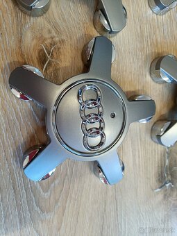 AUDI stredové krytky do Alu diskov 135mm hviezdicové - 2