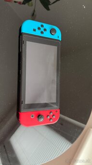 Predám Nintendo Switch Neon Red/Blue + príslušenstvo - 2