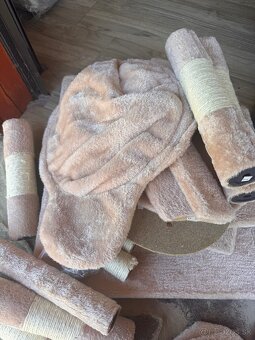 Škrabadlo pre mačky 118cm béžové - 2