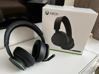 Xbox series S + Xbox series headset - 2
