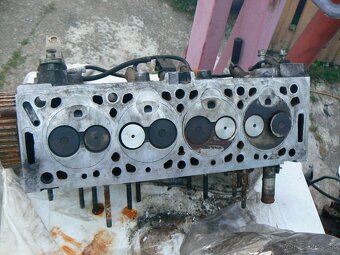 Citroen xsara 1.9 TD 66kw,r.v.98 hlava valcov - 2