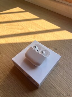 Apple AirPods 3. generácie - 2