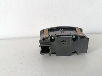 vypinac svetiel focus mk3 10097650 40€ - 2