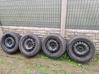 Zimné pneumatiky na diskoch 215/60/r16 - 2