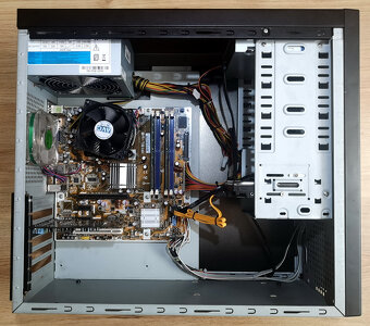 Predám starší PC Pentium 2,5GHz (06) - 2