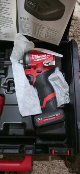 Rázový uťahovák Milwaukee - 2