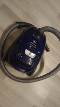 Vysávač Electrolux EUSC 62-DB - 2