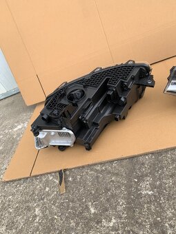 xenon svetlo full led vw caddy 20- prave leve - 2
