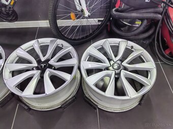 5x114.3 r19 tesla - 2