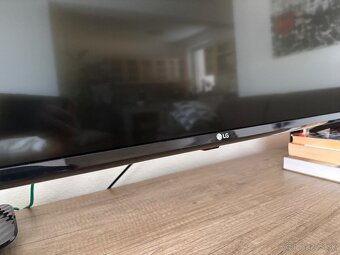 LG Smart TV - 2