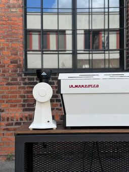 Kávovar La Marzocco Linea PB 2AV - 1 měsíc v provozu - 2