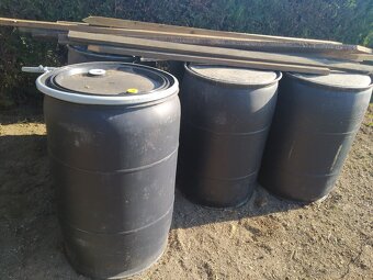 plastovy sud 200l - 2