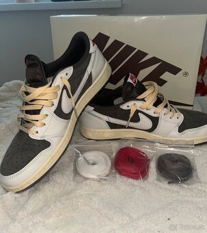 Nike Air Jordan 1Retro Low - 2