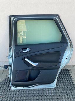 Predám zadné dvere Ford mondeo mk4 - 2