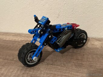 Lego Technic naťahovacia motorka 8370 - 2
