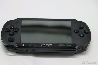Sony PSP E1004 Street + nabíjačka + 4GB karta + púzdro - 2