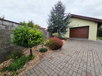 4.-izbový rodinný dom s veľkou garážou v Novej Dedinke - 2