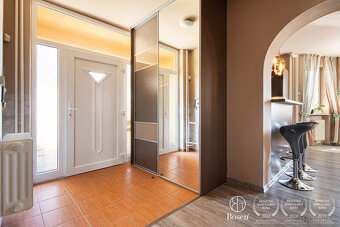 BOSEN | Na predaj priestranný rodinný dom s bazénom a saunou - 2