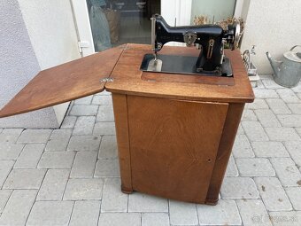 Historicky šijací stroj KOHLER - 2
