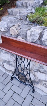 Jedinečné stolíky šijací stroj Singer - 2