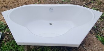 Predám rohovú vaňu 140x140cm - 2