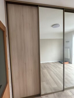 Predám vstavanú skriňu - 2