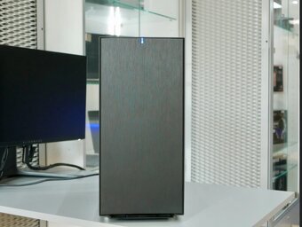 Vykonny PC: AMD 4.2GHz, RTX 3080, RAM 64GB, HDD 2.5TB - 2