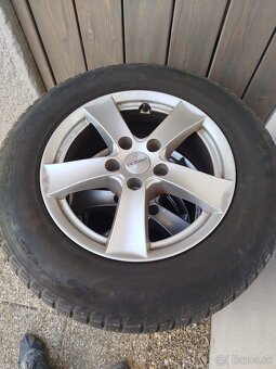 Predám komplet zimnú sadu 215/65-r16,5x114,3 - 2