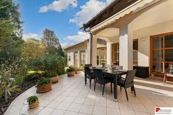 Predaj luxusná 5 izbová Vila,440 m2,pozemok 1061m2,garáž,baz - 2