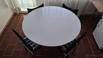 JEDÁLENSKÝ STÔL + 4 STOLIČKY - 2