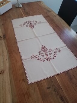 Obrusy ručne vyšívané - 2