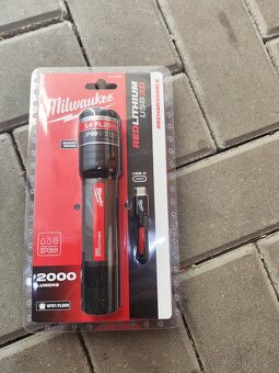 MILWAUKEE L4 USB Kompaktná aku lampa L4FL2000-301 - 2