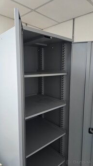 Predám kovovú uzamykateľnú skriňu BURG - 2